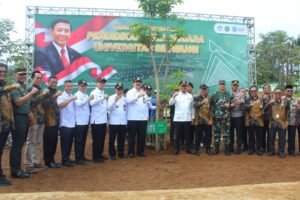 Wiranto Hadiri Apel Penutupan Pendidikan Bela Negara Universitas Siliwangi