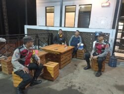 Personel Polsek Kawali Gelar Patroli Dialogis untuk Ciptakan Rasa Aman di Malam Hari