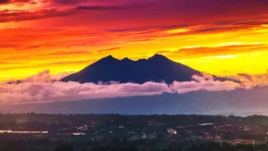 Kisah Mistis dan Keindahan Gunung di Jawa Barat