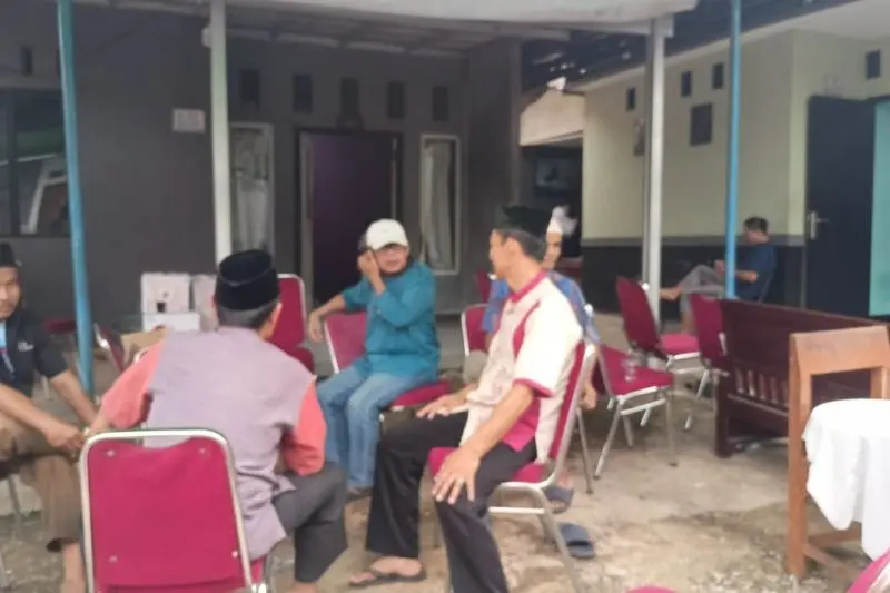 Wanita Paruh Baya Meninggal, Diduga Kelelahan Usai Antre Beli Gas Elpiji 3 Kg. Foto: Suasana duka di kediaman korban. Sumber:web