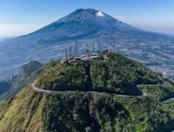 Telomoyo, Gunung Berkalung Aspal yang Menyajikan Pesona di Atas Awan
