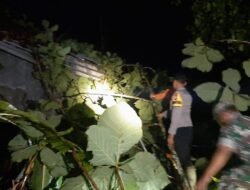 Cuaca Ekstrem Terjang Banjaranyar, Belasan Bangunan Rusak, Polsek Banjarsari Turun Evakuasi