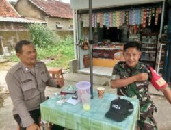 Polsek Pameungpeuk dan Babinsa Sambangi Warga, Perkuat Sinergi Jaga Kamtibmas