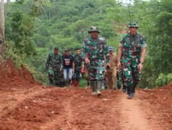 Dansatgas Pra TMMD Ke-123 Kodim 0625/Pangandaran Tinjau Langsung Lokasi Pembuatan Badan Jalan