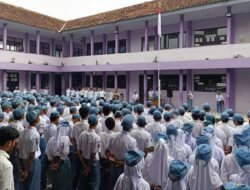 Kapolsek Cikoneng Beri Pembinaan di SMK Galuh Rahayu, Tekankan Disiplin dan Nasionalisme