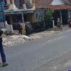 Aksi Heroik! Anggota IPJI Ciamis Bantu Anak Sekolah Menyeberang Jalan