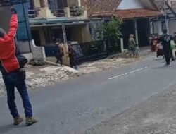 Aksi Heroik! Anggota IPJI Ciamis Bantu Anak Sekolah Menyeberang Jalan