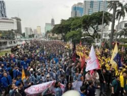 Demo ‘Indonesia Gelap’: Ribuan Mahasiswa Turun ke Jalan Tolak Revisi UU dan Pemotongan Anggaran