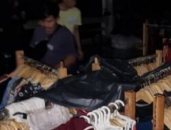 Dalam Gelap, Pedagang Mall Mega Bekasi Berjuang Menyelamatkan Dagangan