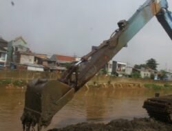 KLH Ultimatum Bangunan di DAS: Bongkar atau Dibongkar!