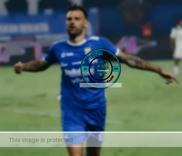 Selebrasi Tyrone Delpino setelah mencetak gol saat melawan PSS Sleman (instagram/@persib)