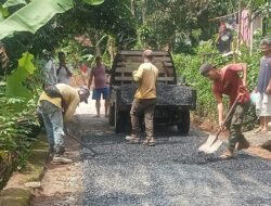 Warga Antusias Sambut Pembangunan Drainase Jalan dari DD Tahap 1 Mediasari, Cineam