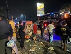 Lakalantas Cikoneng, Truk Adu Banteng dengan L300: Ratusan Nyawa Melayang