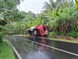 Truk BBM Tergelincir ke Parit di Cimaragas Ciamis, Polisi Langsung Lakukan Gatur