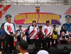 Bupati Herdiat Bagikan Hadiah Spesial untuk 15 Warga di Jalan Sehat Bhayangkara