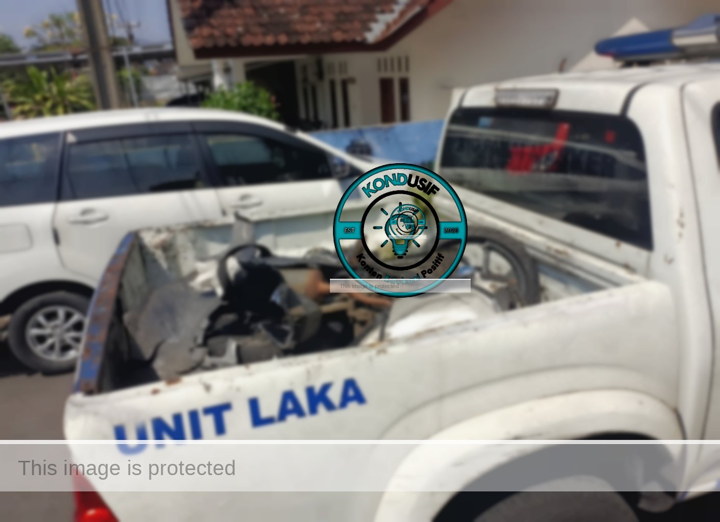 Kondisi motor korban sudah tidak berbentuk saat di bawa ke Polres Ciamis, (foto: Fauza)