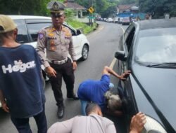 Sisi Humanis Personel Satlantas Polres Ciamis, Bantu Warga Mogok di Tanjakan Jelat