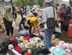 Penjual Topi Banjir Pembeli di Jalan Sehat Bhayangkara Ciamis