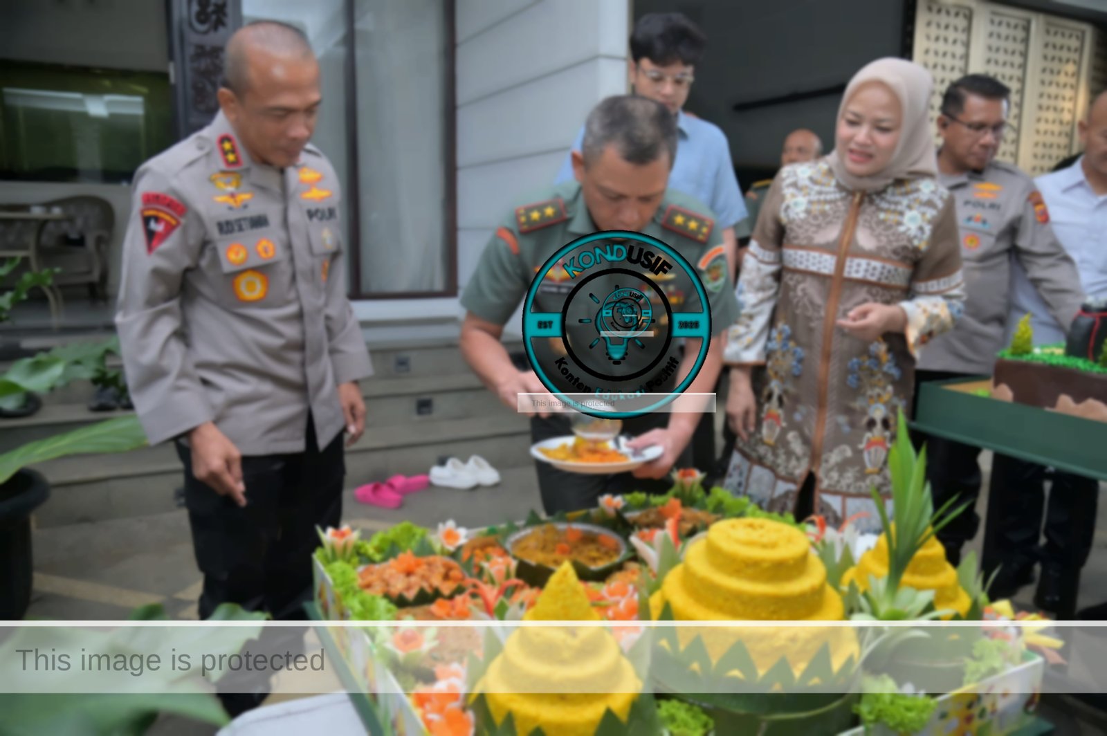 Kapolda Jabar beri kejutan ulang tahun Pangdam Siliwangi