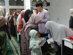 Lebaran Yatim di Cihideung Manonjaya: 84 Anak Yatim Piatu Terima Santunan Penuh Haru