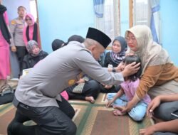 Kapolda Jabar Melayat ke Rumah Duka Aipda Anumerta Cecep Saeful Bahri: Penghargaan dan Doa untuk Prajurit yang Gugur Saat Tugas Negara