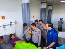 Sentuhan Kemanusiaan Kapolda Jabar: Jenguk Ibu Iyah, Korban Desakan Massa Pesta Rakyat Garut