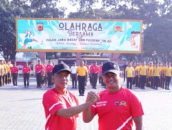 Sinergitas TNI dan Polri Diperkuat Lewat Tenis Persahabatan di Mapolda Jabar