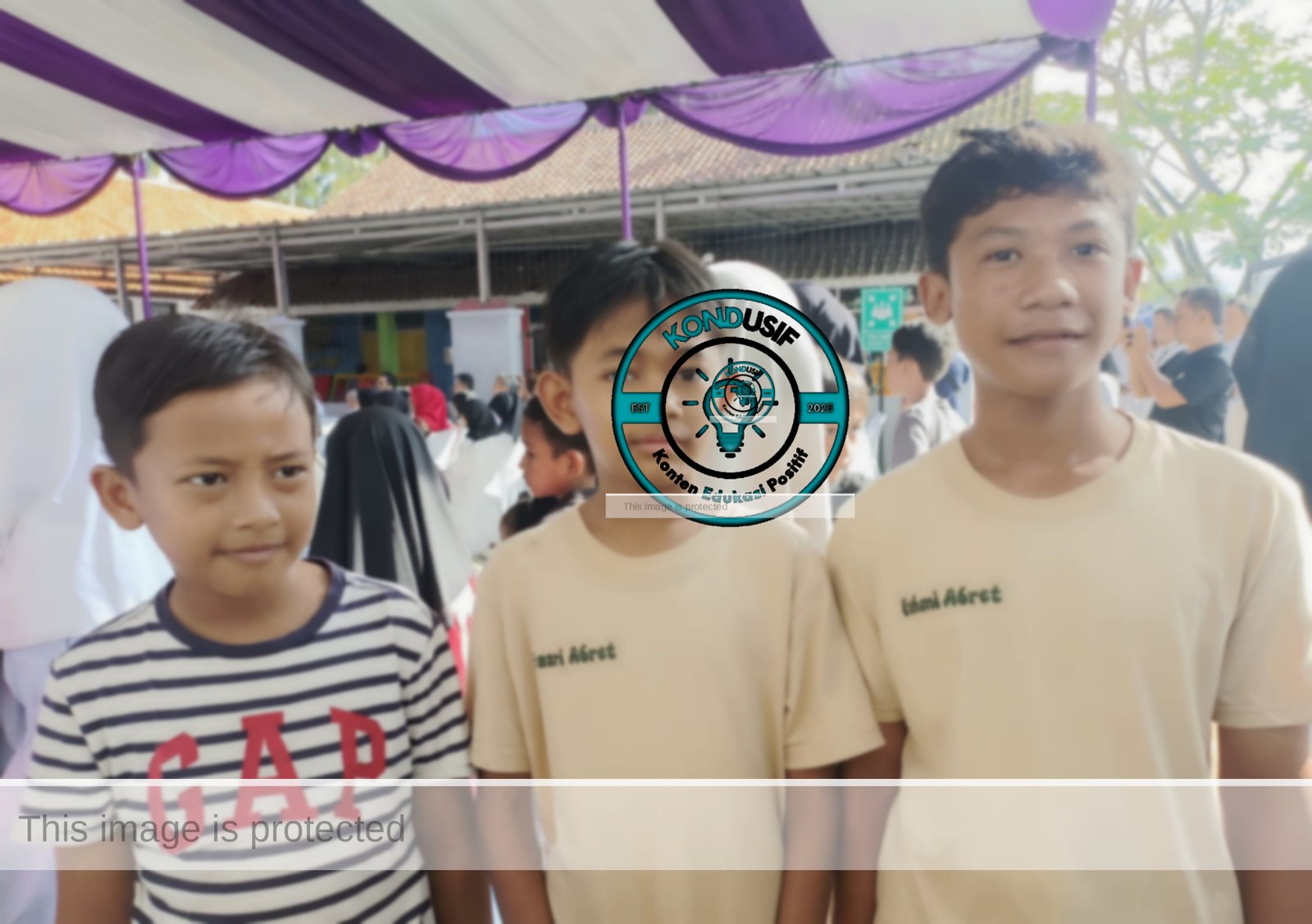 Senyum sumringah Almer dan kawan kawan setelah SDN 2 Kujang Ciamis Direvitalisasi