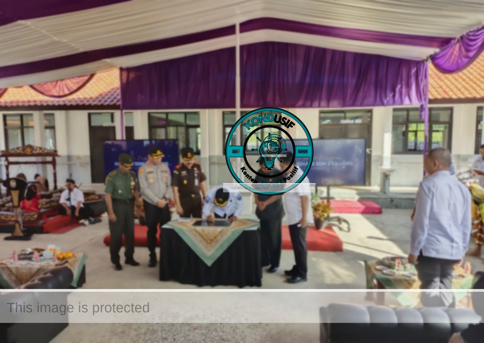 Bupati Ciamis saat meresmikan Gedung Revitalisasi SDN 2 Kujang (fauza)