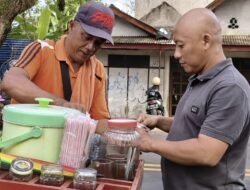 Di Tengah Demo SAPMA PP, Penjual Cendol Dapat Rezeki Tak Terduga