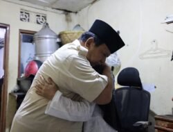 Tak Kuasa Tahan Haru, Prabowo Kunjungi Keluarga Ojol Korban Insiden Demo