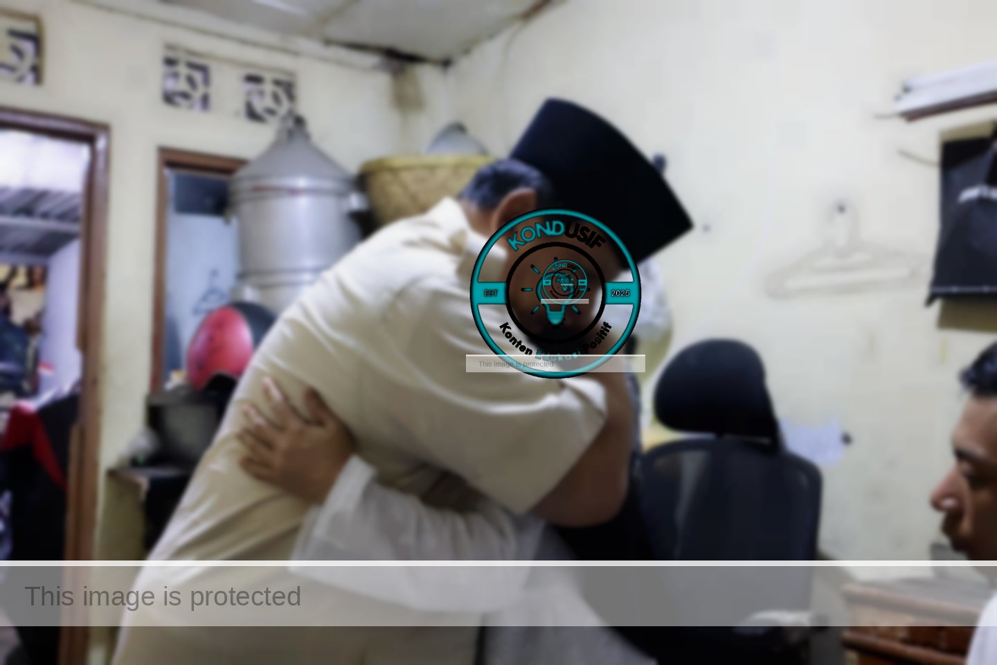 Penuh Haru Presiden Prabowo Subianto kunjungi rumah ojol korban demo. (Foto: instagram/@presidenrepublikindonesia)