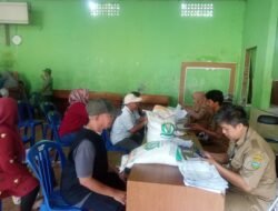 Sebanyak 550 KPM Terima Bansos Beras di Desa Margahayu Tasikmalaya