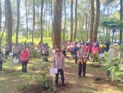 Kapolda Jabar Tanam 500 Pohon Endemik di Gunung Ciremai