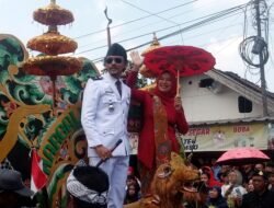 Pawai Alegoris Manonjaya Meriahkan HUT RI ke-80, Warga Tumpah Ruah di Alun-Alun