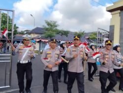 Kapolres Ciamis Bagikan Bendera Merah Putih, Ajak Warga Semarakkan HUT RI ke-80
