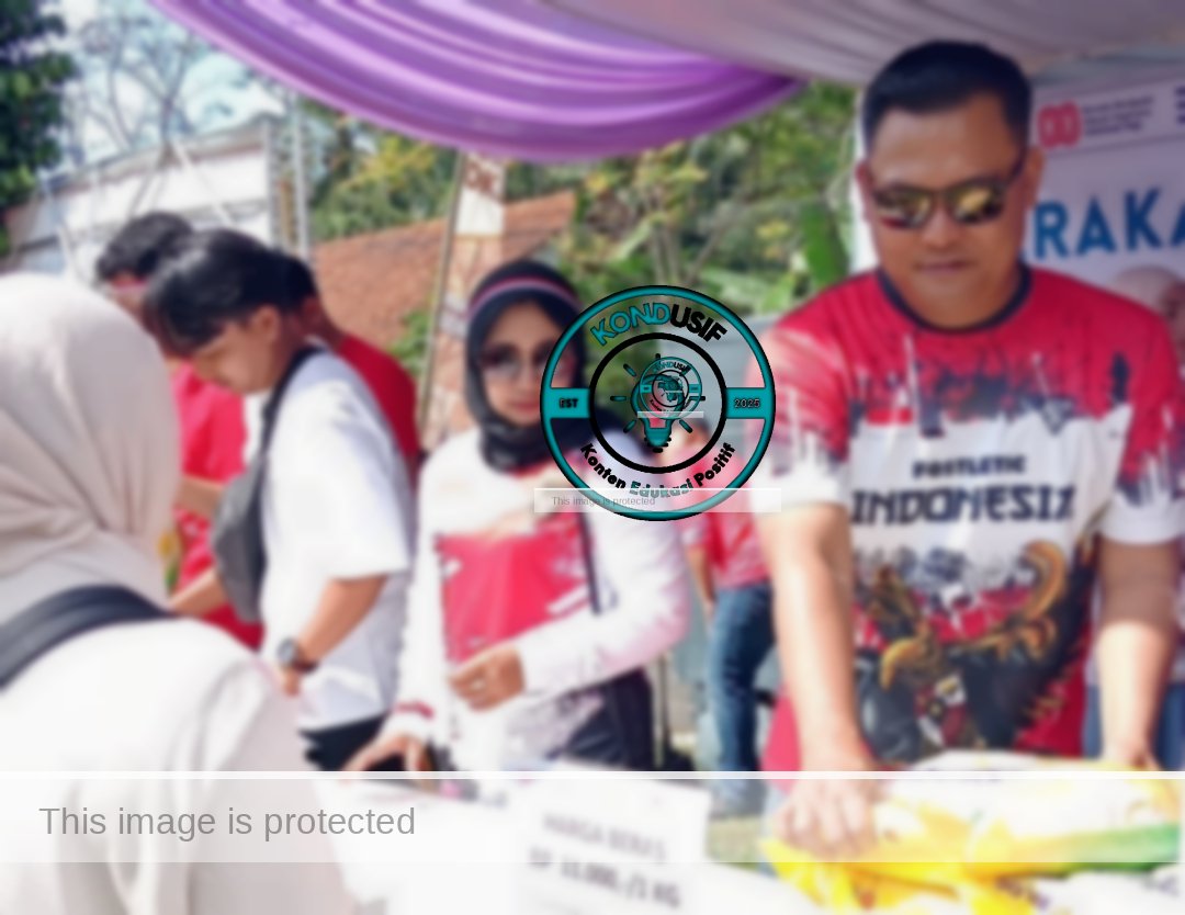 Kapolres Ciamis H Hidayatullah Didampingi Ibu Ketua Bhayangkari Saat Melakukan Peninjauan Gerakan Pangan Murah