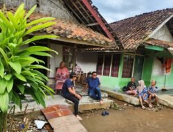 Bupati Ciamis Salurkan Bantuan Rutilahu, Tujuh Warga Banjarsari Terima Rp20 Juta
