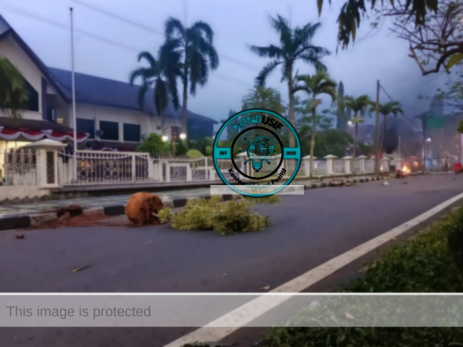 Aksi demontrasi solidaritas ojol di depan Gedung DPRD Ciamis (fauza)