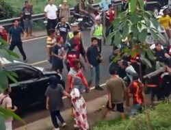 Video Penganiayaan Balita di Cilacap Bikin Geram, Pelaku Dikepung Warga Saat Rekonstruksi