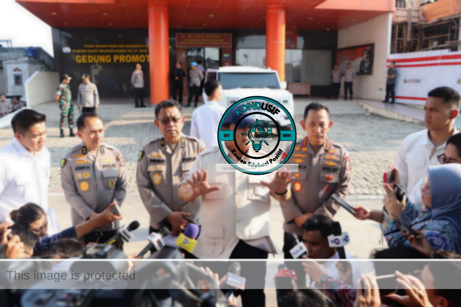 Keterangan foto: Presiden Prabowo saat menjenguk polisi korban ricuh demo (istimewa)