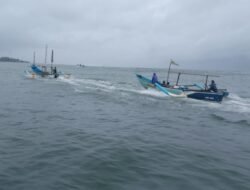 Tiga Warga Pamalayan Selamat Usai Perahu Mati Mesin di Laut Selatan Garut