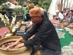 Tradisi Jamasan di Ciamis, Dari Kirab Pusaka Hingga Prosesi Pembersihan dengan Air Suci