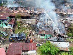Quick Respon Polri Bantu Padamkan Kebakaran di Kodam Lama Jayapura