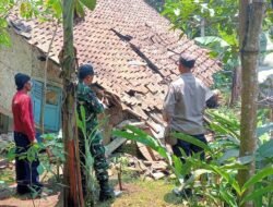 Polsek Kawali Sigap Tangani Rumah Roboh di Desa Sindangsari, Wujud Nyata Kepedulian Polri