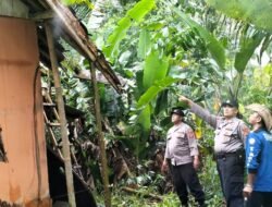Polsek Rancah Bergerak Cepat Tangani Rumah Tertimpa Pohon