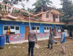 Bangunan Kober Nurulhuda 1 Ambruk, Polsek Cimaragas Bergerak Cepat Tangani Dampak