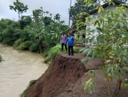 Dapur Rumah Warga Ambruk akibat Abrasi Citalahab, Polsek Pamarican Bergerak Cepat