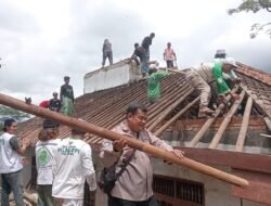 Polsek Rajadesa Turun Tangan, Rumah Warga Sukajaya Dibersihkan Pascapergerakan Tanah