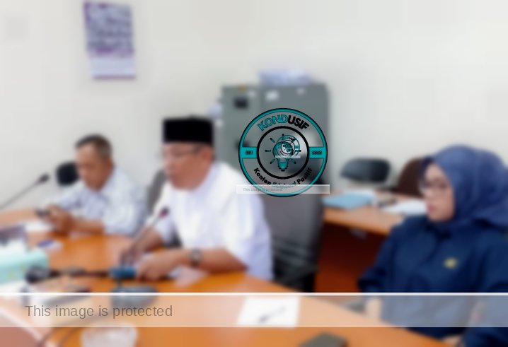 Ketua Komisi IV DPRD Ciamis, Jaenal Arifin saat memimpin rapat (foto : istimewa)